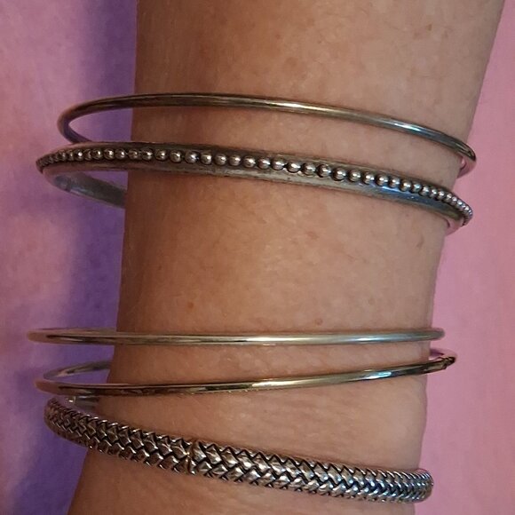 Bangle Bracelets -- Set of 5 -- 1 Stretch Expansion -- Siver & Gold Tones - Picture 2 of 12